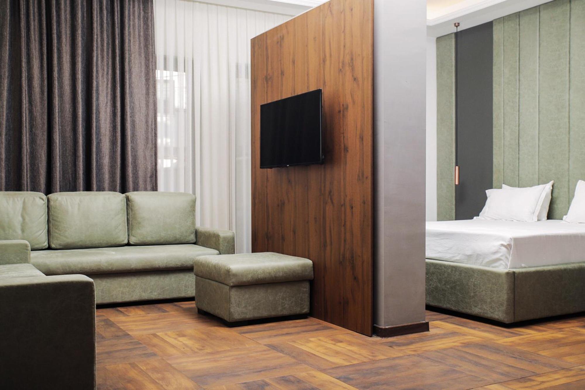 Triumf Hotel Πρίζρεν Εξωτερικό φωτογραφία