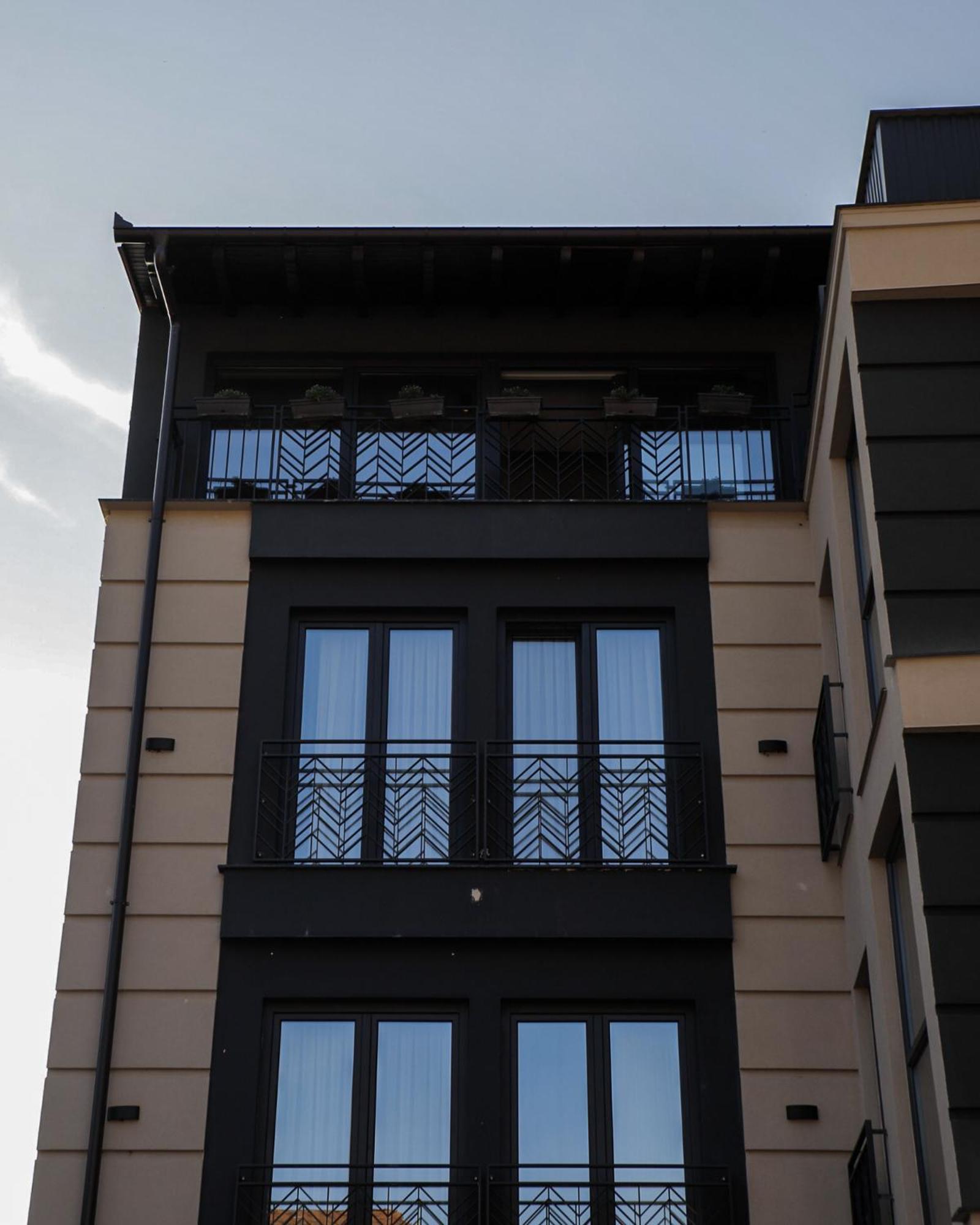 Triumf Hotel Πρίζρεν Εξωτερικό φωτογραφία