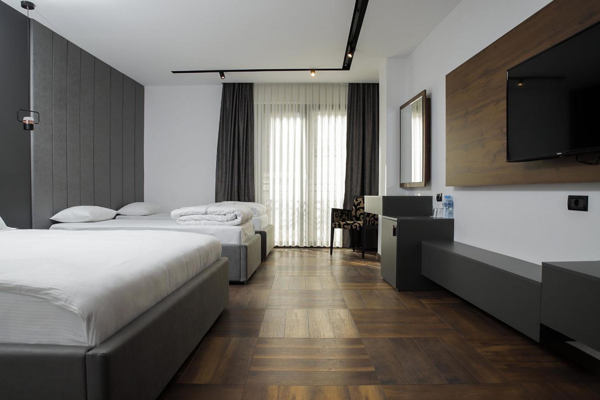Triumf Hotel Πρίζρεν Εξωτερικό φωτογραφία