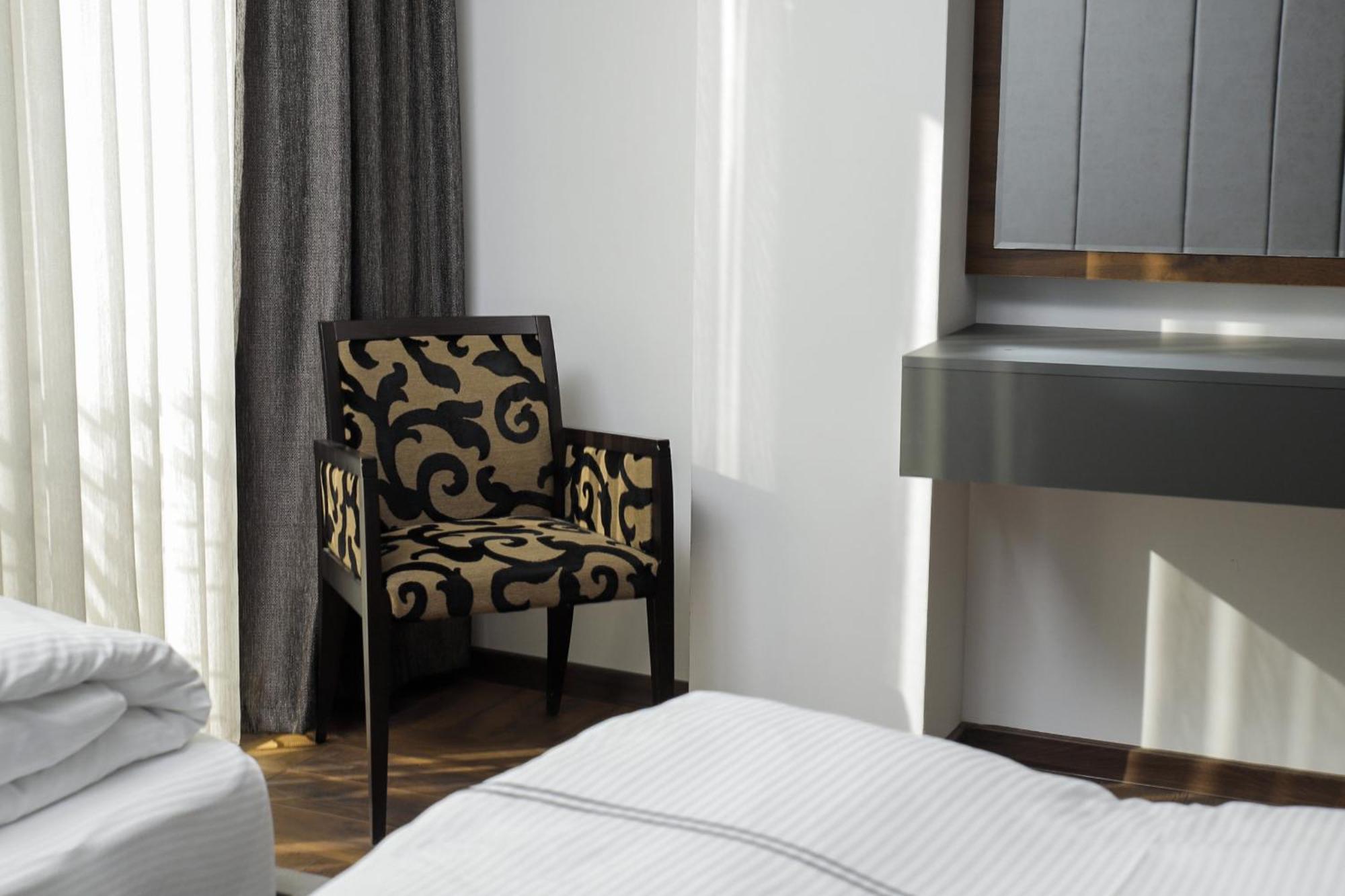 Triumf Hotel Πρίζρεν Εξωτερικό φωτογραφία