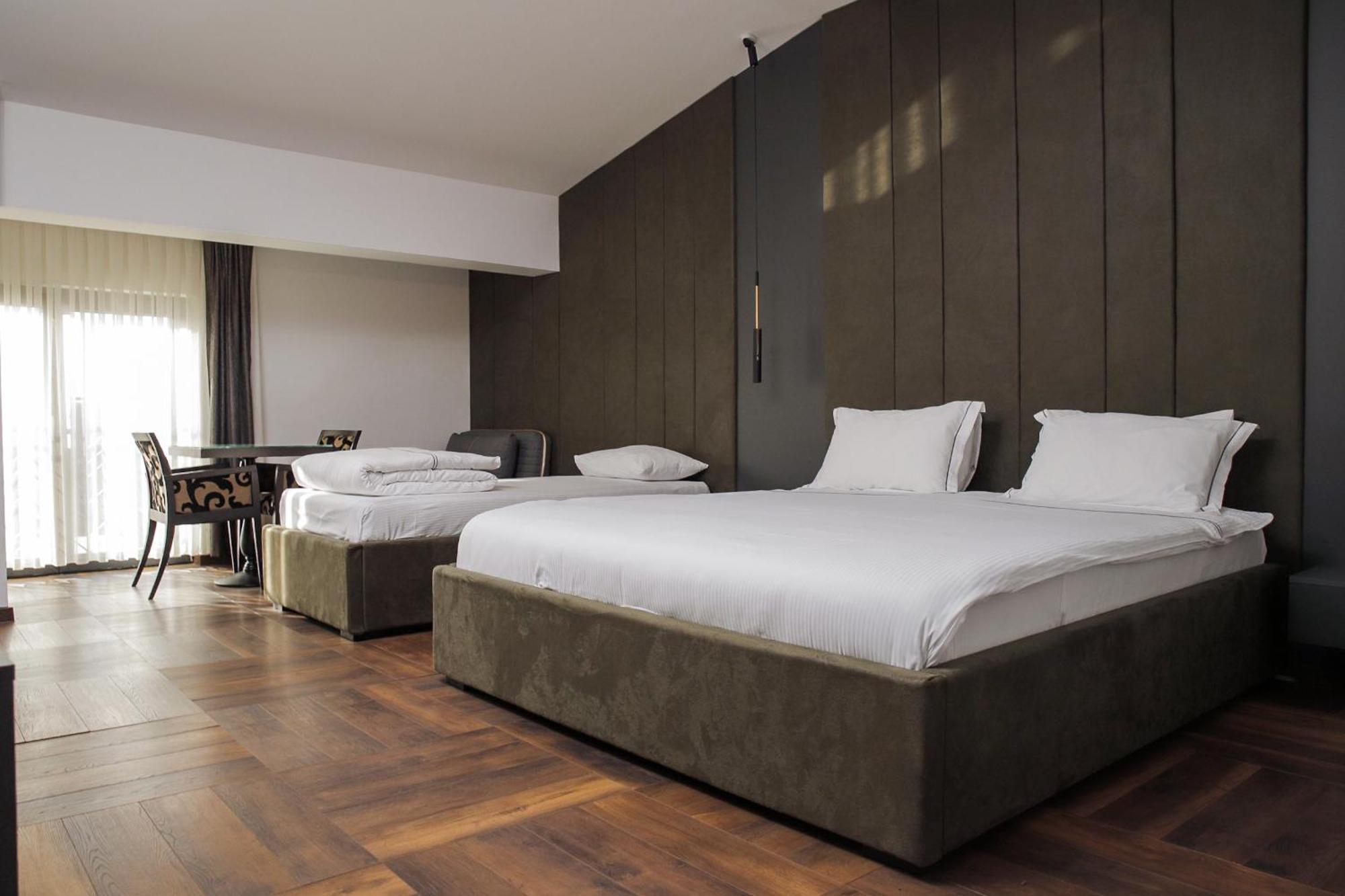 Triumf Hotel Πρίζρεν Εξωτερικό φωτογραφία