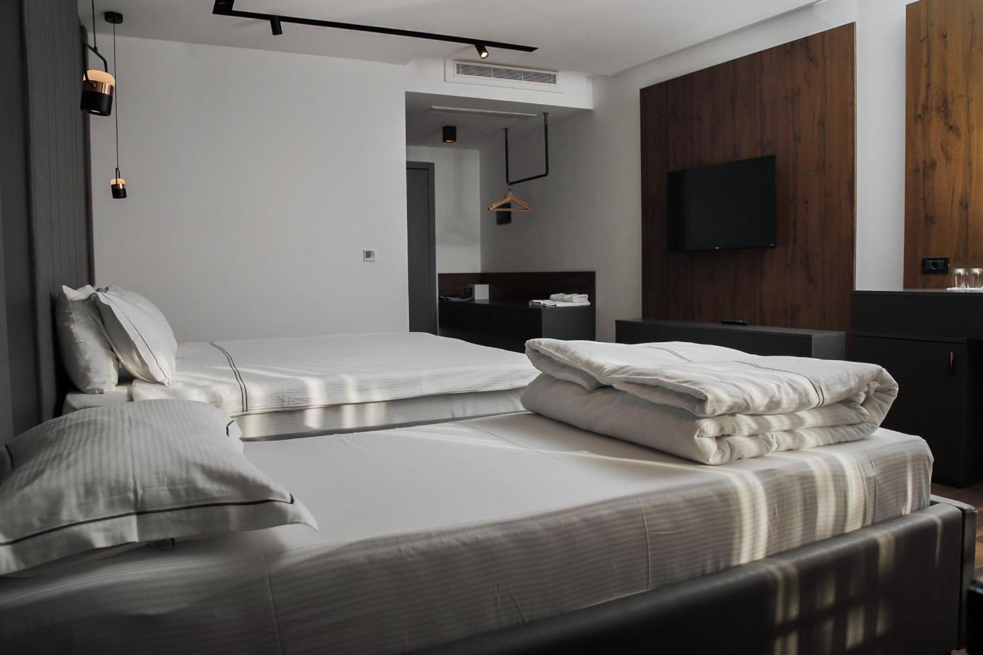 Triumf Hotel Πρίζρεν Εξωτερικό φωτογραφία