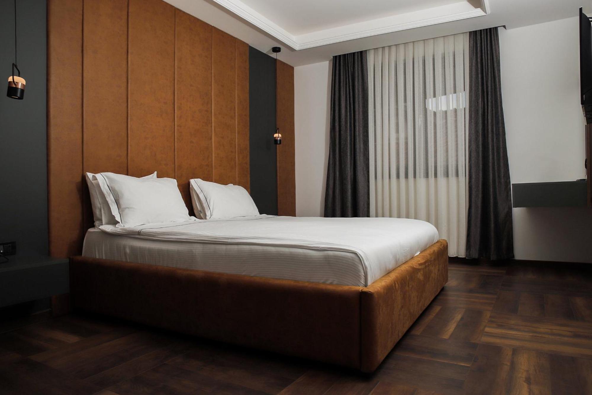 Triumf Hotel Πρίζρεν Εξωτερικό φωτογραφία